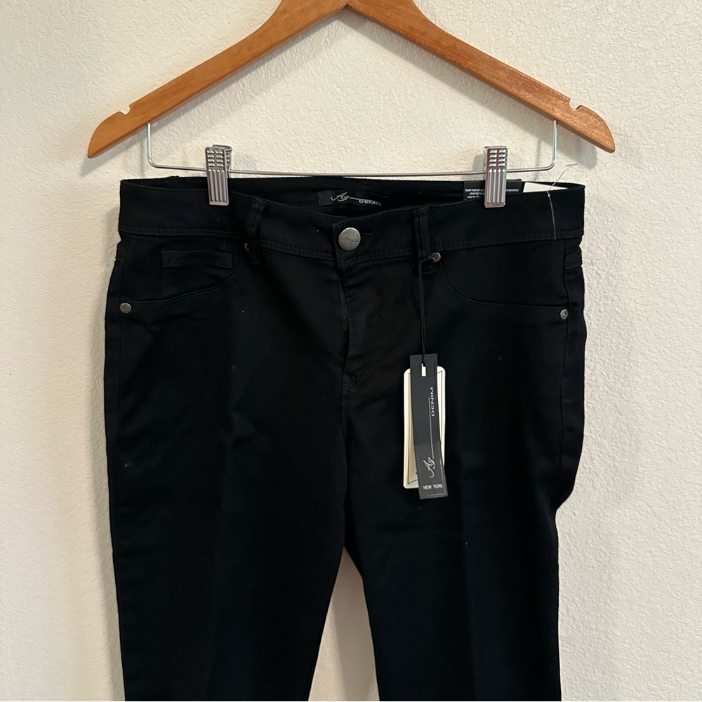A3 Design Capris - Picture 2 of 4